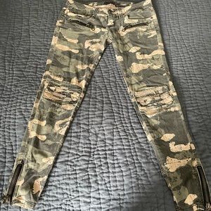 Frankie B. Camouflage Skinny Cargo Pants